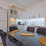 Soeguet Rezidans شقة